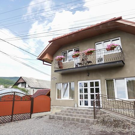 U Maksa Hotel Solochyn Eksteriør billede