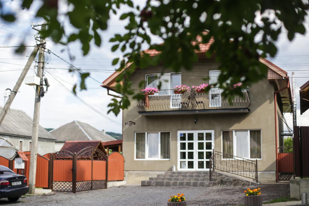 U Maksa Hotel Solochyn Eksteriør billede