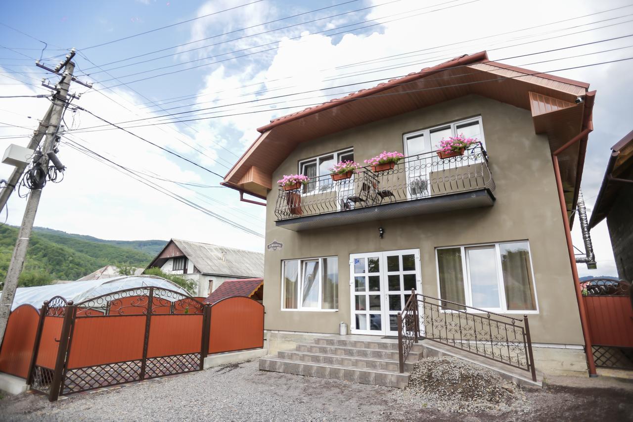 U Maksa Hotel Solochyn Eksteriør billede